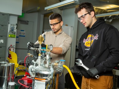 Canettes de soda, eau de mer et café : ces chercheurs du MIT ont trouvé une étonnante façon de fabriquer l'hydrogène