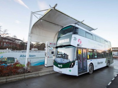 Aberdeen : quinze bus à impériale à hydrogène entrent en service