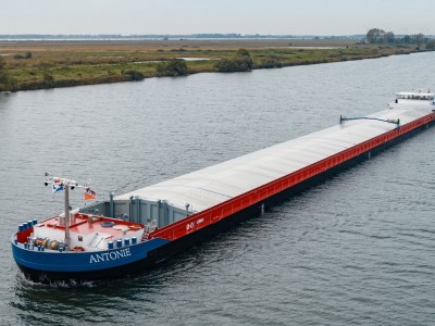 La barge à hydrogène Antonie boucle ses premiers tests !