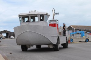 En Bretagne, la barge mytilicole à moteur hydrogène au monde en démo