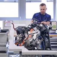 BMW d&eacute;bute la production de piles &agrave; combustible pour son futur SUV &agrave; hydrog&egrave;ne