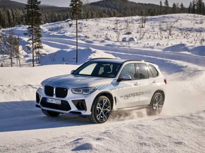 Le BMW iX5 à hydrogène passe l'épreuve du froid 