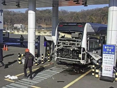 L'explosion d'un bus hydrogène fait trois blessés, dont un grave