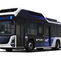 Moins d'&eacute;nergie embarqu&eacute;e, plus d'autonomie... Toyota lance son nouveau bus &agrave; hydrog&egrave;ne
