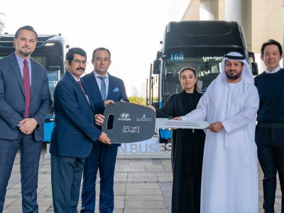 Hyundai livre deux bus à hydrogène à Abou Dabi