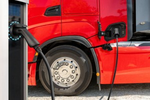 Camions &eacute;lectriques et hydrog&egrave;ne : ces associations craignent une rupture de financements