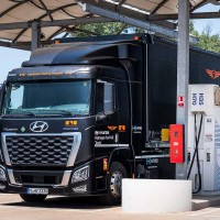 Au Mans, Hyundai a confi&eacute; sa logistique &agrave; un camion hydrog&egrave;ne