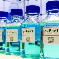 Produit à partir d'hydrogène, ce e-carburant est 100 fois plus cher que l'essence (mais cela devrait changer)