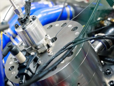 Le breton EHM fait tourner son moteur hydrog&egrave;ne cinq temps en configuration finale