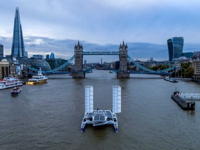 Le catamaran à hydrogène Energy Observer fait escale à Londres