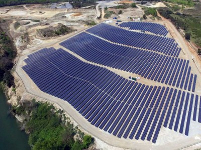 Voici la première centrale d'hydrogène solaire de Corse