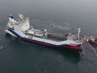 Un navire transporteur d'hydrogène liquide présenté au Japon