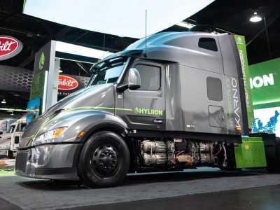 Révolutionnaire, ce camion électrique peut recevoir un prolongateur à moteur hydrogène