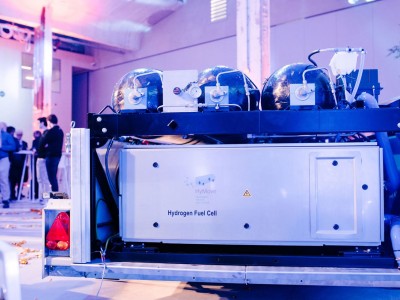 Ce chargeur rapide pour voitures électriques carbure à l'hydrogène