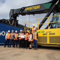 Ce reachstacker &agrave; hydrog&egrave;ne peut travailler 12 heures avec un plein de moins de 30 minutes
