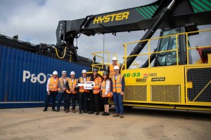 Ce reachstacker &agrave; hydrog&egrave;ne peut travailler 12 heures avec un plein de moins de 30 minutes