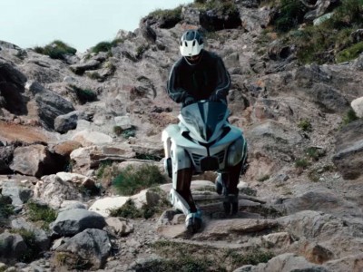 Signé Kawasaki, cet étonnant robot cheval carbure à l'hydrogène