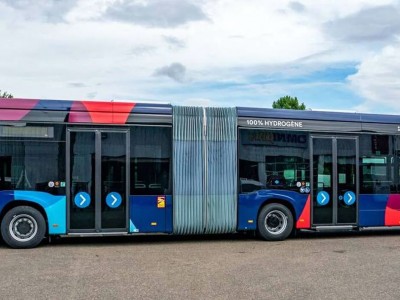 Le Mans accueille son nouveau bus articulé à hydrogène