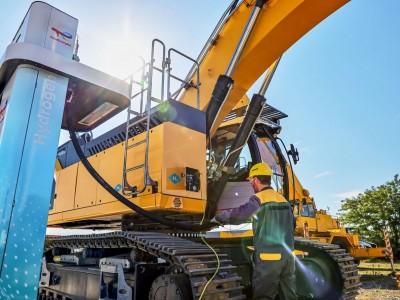 Liebherr pr&eacute;sente sa pelle sur chenilles &agrave; moteur hydrog&egrave;ne