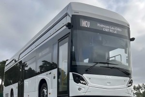 MCV dévoile son nouveau bus à hydrogène C127FC LE à Busworld 2025