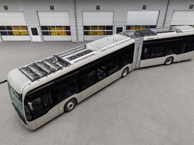 Le bus à prolongateur hydrogène de Mercedes roulera avec une pile Toyota