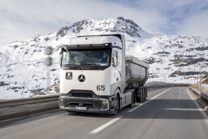 Mercedes met &agrave; l'&eacute;preuve ses camions &agrave; hydrog&egrave;ne en haute montagne