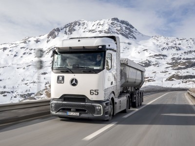 Mercedes met à l'épreuve ses camions à hydrogène en haute montagne