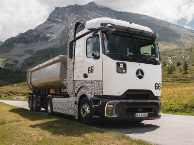 Daimler poursuit les tests extrêmes de son camion à hydrogène dans les Alpes Suisses