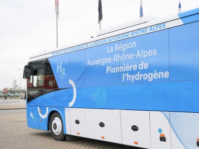 Autocar : la Région Auvergne-Rhône-Alpes passe du diesel à l'hydrogène