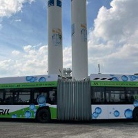 Cologne re&ccedil;oit ses premiers bus articul&eacute;s &agrave; hydrog&egrave;ne