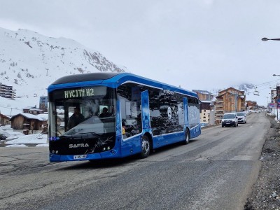 Le nouveau bus à hydrogène de Safra s'invite dans les Alpes