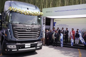 Tata Motors teste toujours ses camions &agrave; hydrog&egrave;ne, mais l'&eacute;lectrique prend d&eacute;j&agrave; une longueur d'avance