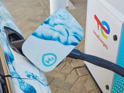 &laquo; S'il n'y a pas de clients, pourquoi construire des stations ? &raquo; Les propos cash du patron de TotalEnergies sur l'hydrog&egrave;ne