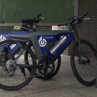 Toyota miniaturise la pile hydrog&egrave;ne de la Mirai pour faire rouler... des v&eacute;los