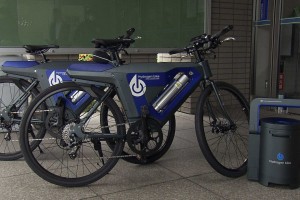 Toyota miniaturise la pile hydrog&egrave;ne de la Mirai pour faire rouler... des v&eacute;los