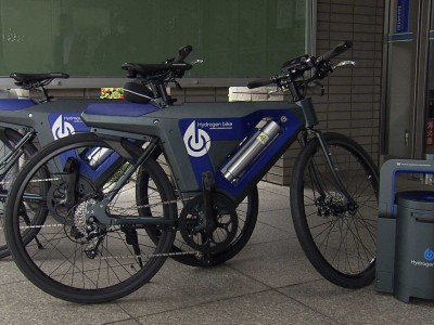 Toyota miniaturise la pile hydrog&egrave;ne de la Mirai pour faire rouler... des v&eacute;los