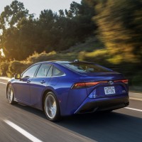 Toyota Mirai 2023 : la voiture à hydrogène fait le plein de connectivité