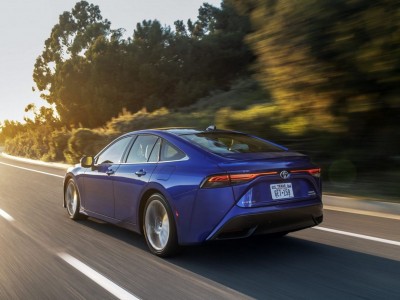 Toyota Mirai 2023 : la voiture à hydrogène fait le plein de connectivité