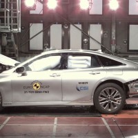 Voiture hydrog&egrave;ne : la Toyota Mirai passe l'&eacute;preuve du crash-test