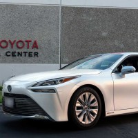 Voiture hydrog&egrave;ne : la Toyota Mirai entre au Guinness des records