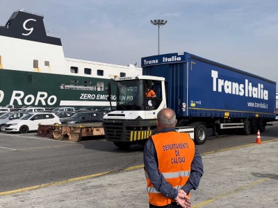 Le port de Valence reçoit son premier tracteur portuaire à hydrogène