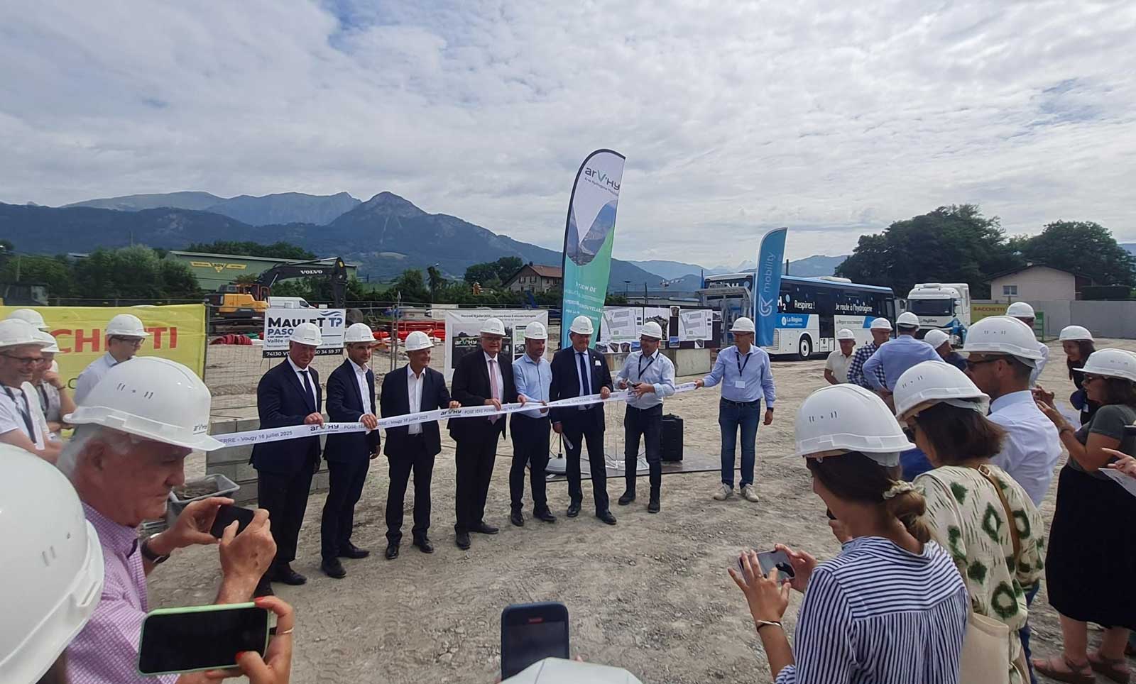 Arv'Hy : pose de la première pierre pour la future station hydrogène de la vallée de l'Arve