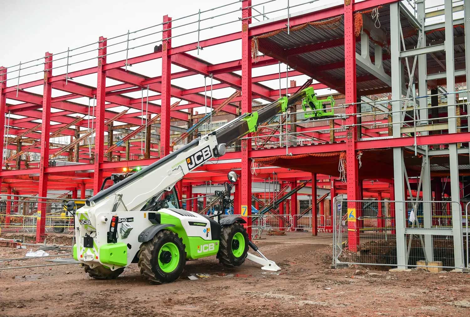 Avec JCB, BAM teste un engin de chantier à moteur hydrogène