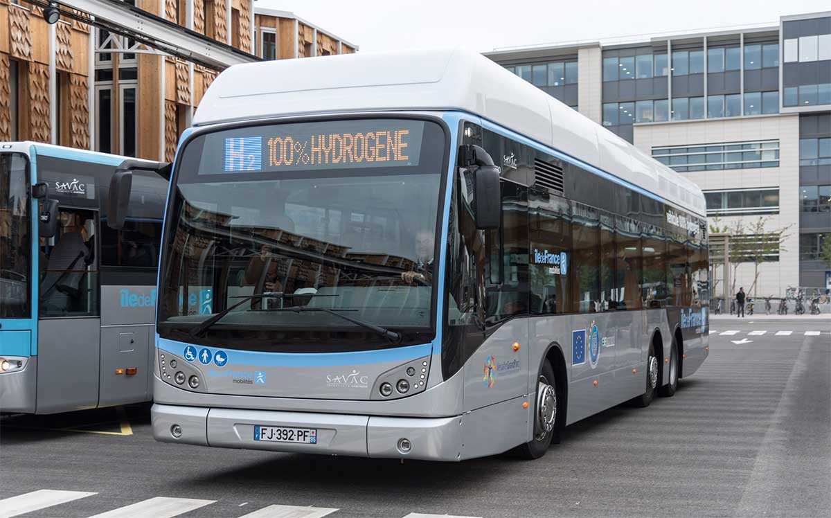 Yvelines : les premiers bus à hydrogène circulent à Versailles