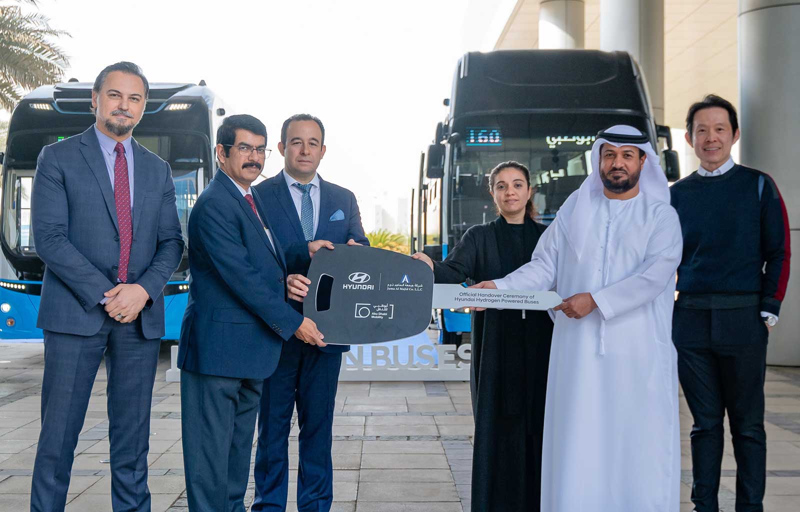 Hyundai livre deux bus à hydrogène à Abou Dabi