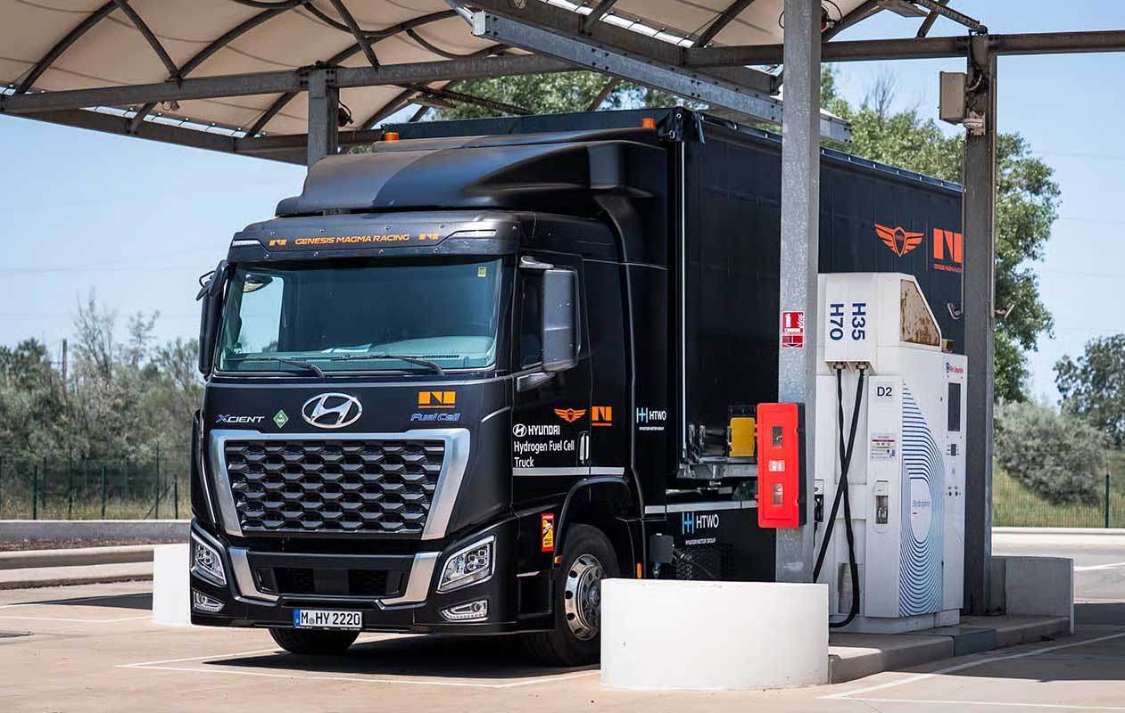 Au Mans, Hyundai a confi&eacute; sa logistique &agrave; un camion hydrog&egrave;ne