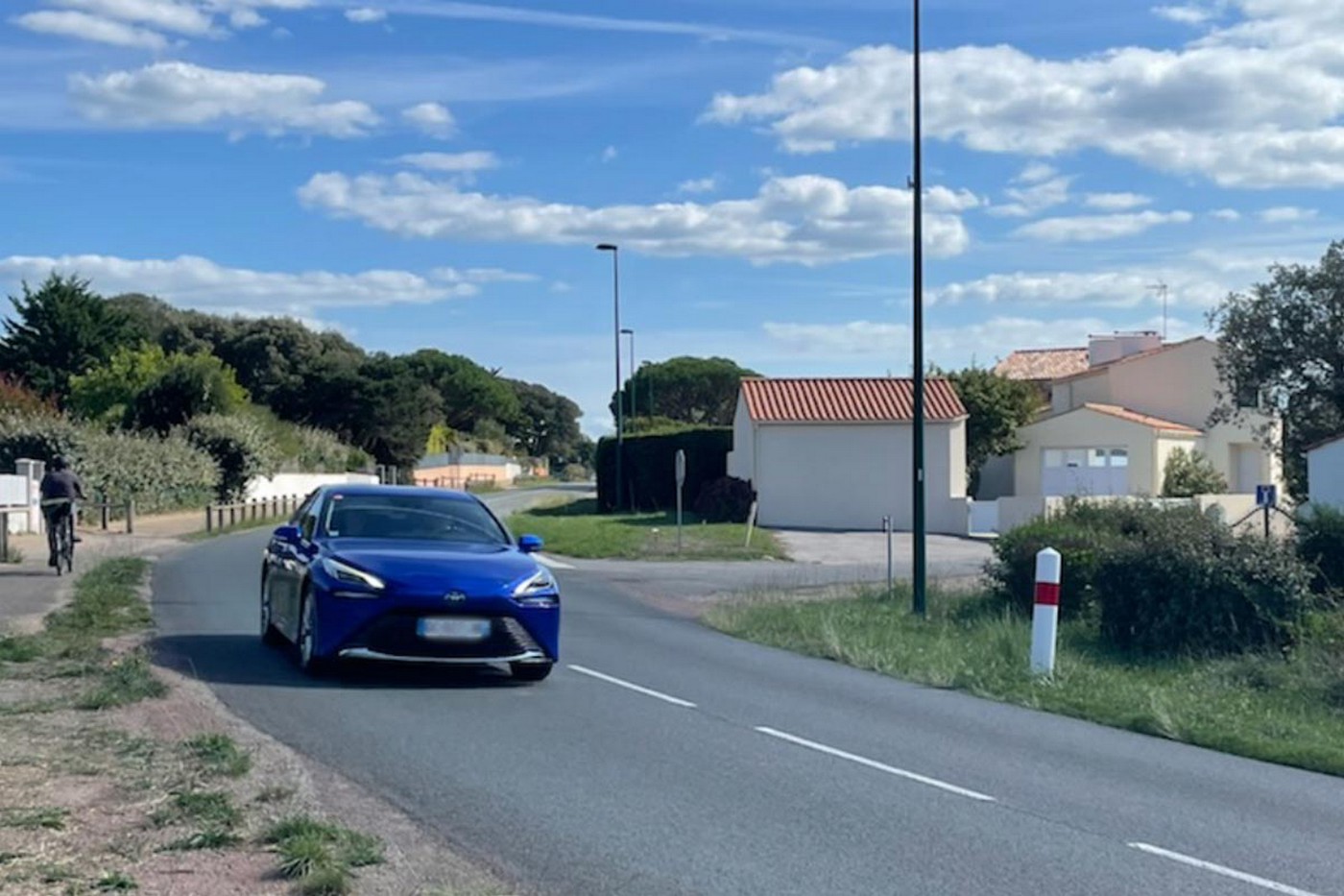 Essai Toyota Mirai : la berline à hydrogène grand confort