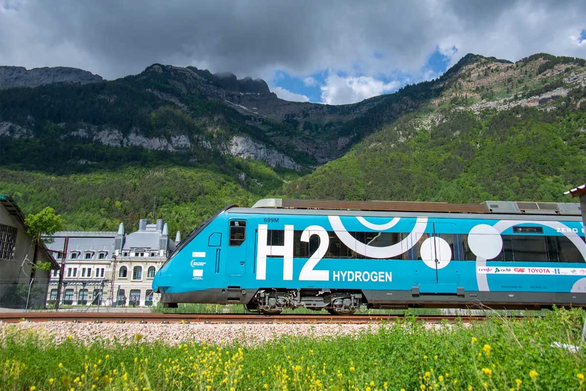 FCH2RAIL : équipé de piles Toyota, le train bi-mode électrique-hydrogène boucle ses tests