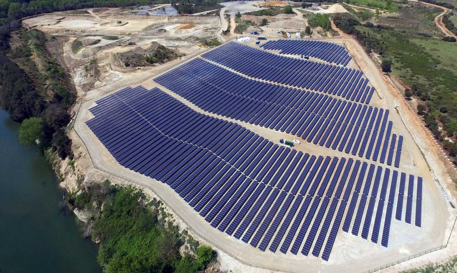 Voici la première centrale d'hydrogène solaire de Corse