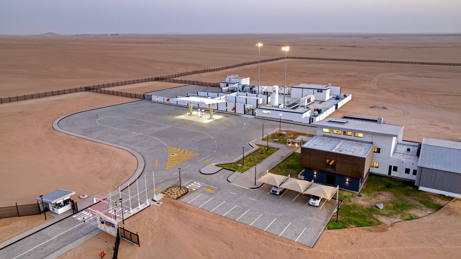 En Afrique, cette usine d'hydrog&egrave;ne vert fonctionne sans r&eacute;seau &eacute;lectrique et vise d&eacute;j&agrave; 500 MW